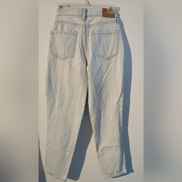 Aeropostale Women's Distressed Light Wash Jeans - Picture 7 of 8